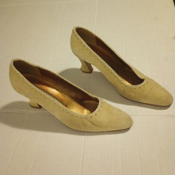 Martinez Valero suede heels with outside stitching - Picture 1 of 13